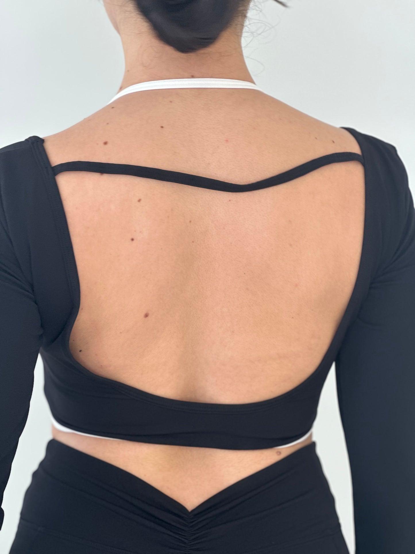 “ Pure Black Top”